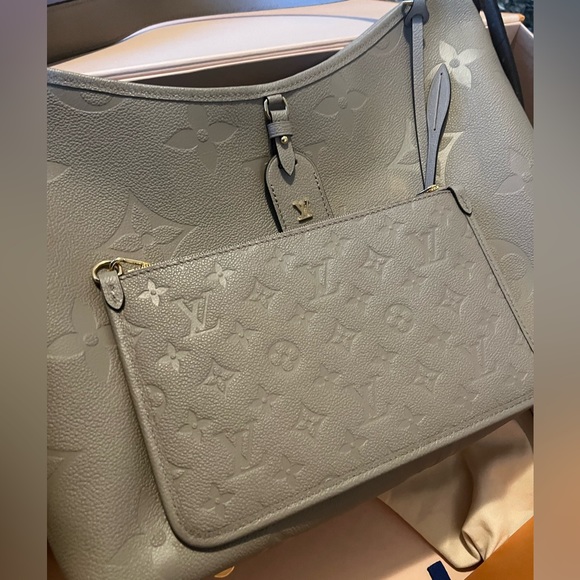 LV CarryAll MM bag in turtle dove - Picture 2 of 13